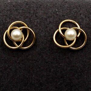 14K Pearl Stud Earrings with Flower Design